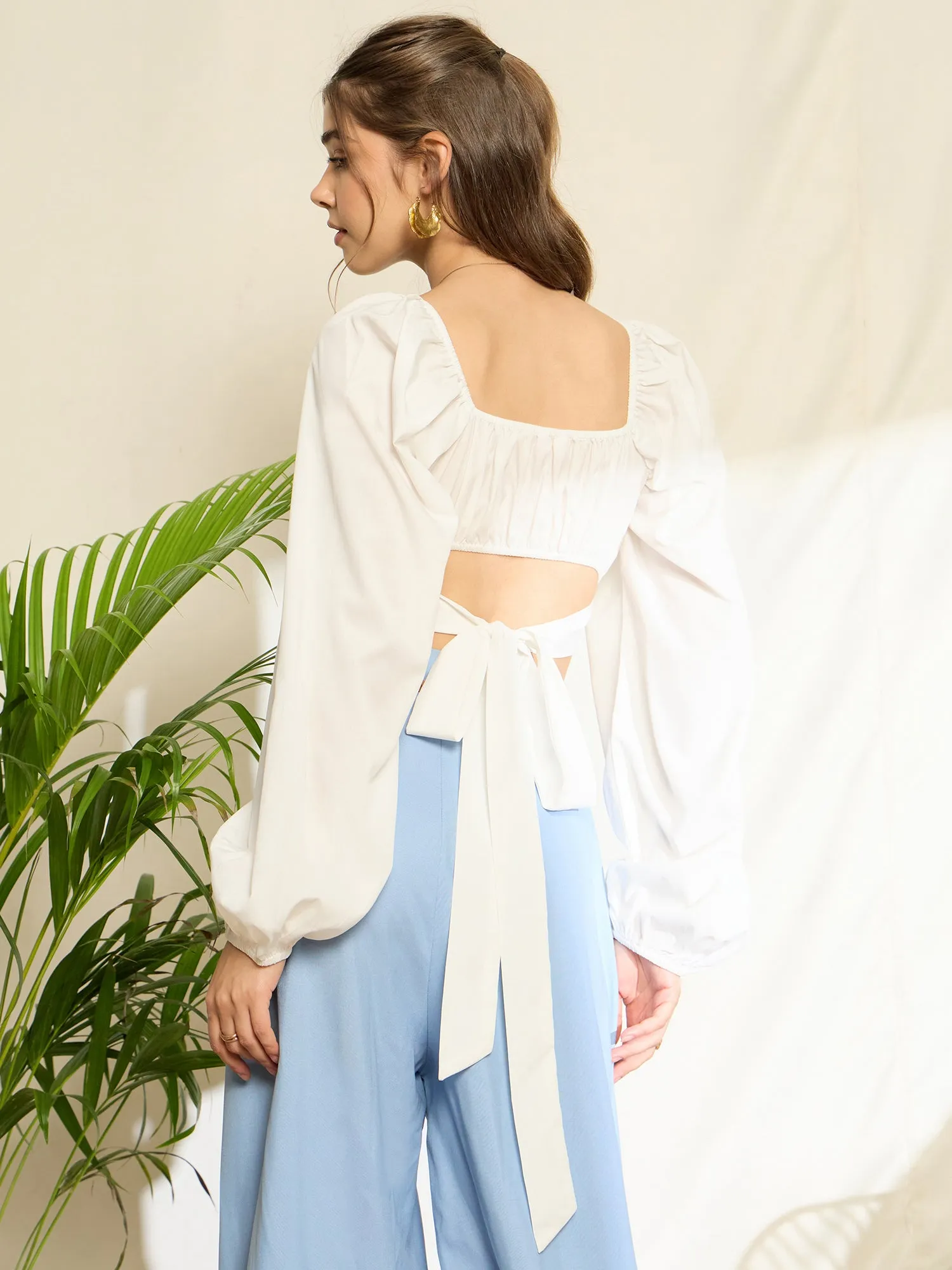 Berrylush Women White Solid Sweetheart Neck Bishop Sleeve Styled Back Crop Top