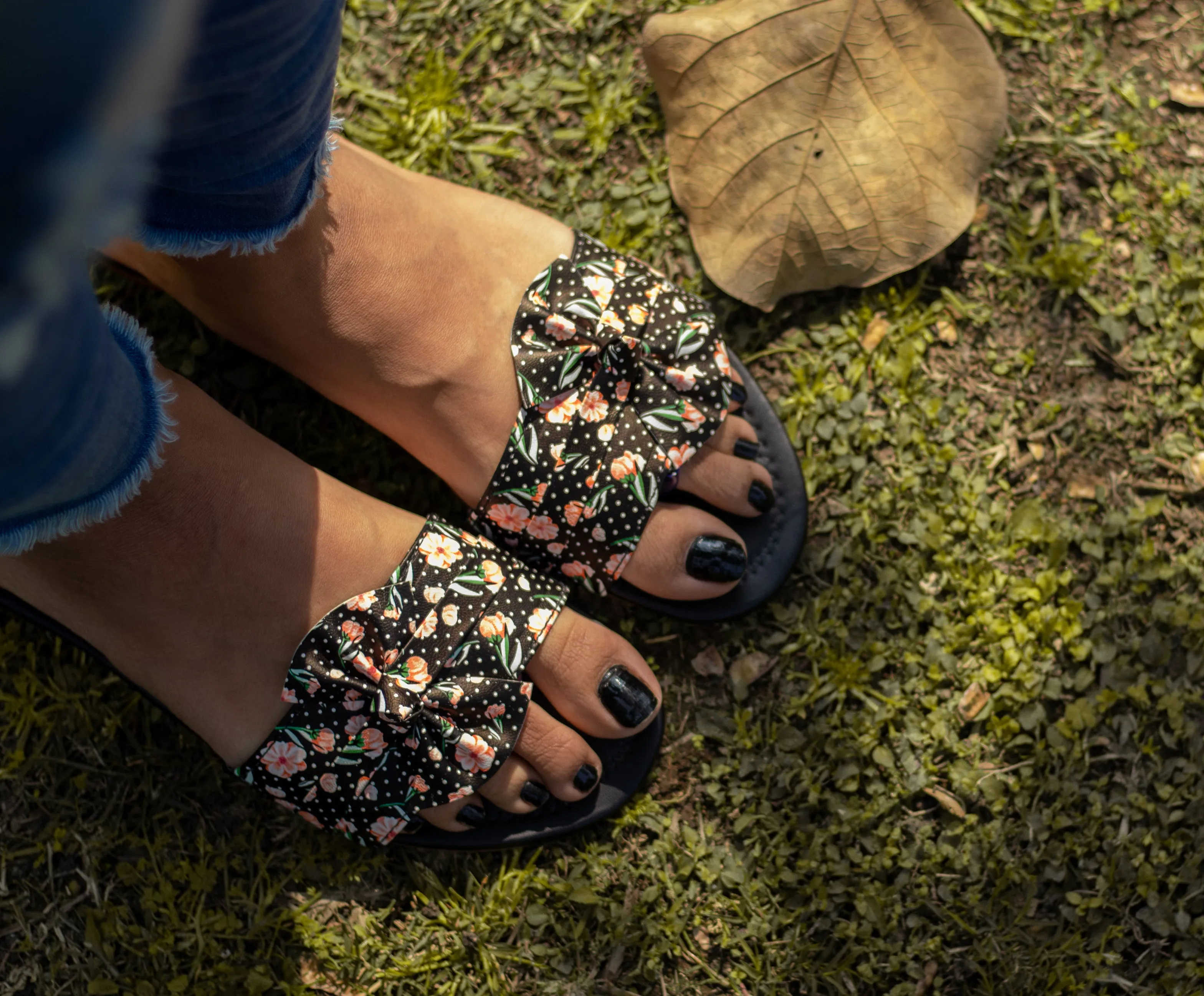 Brauch Women's Black Flower Bow Flats