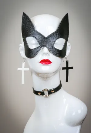 Cat Eye Mask
Buckle Back With Leather Strap