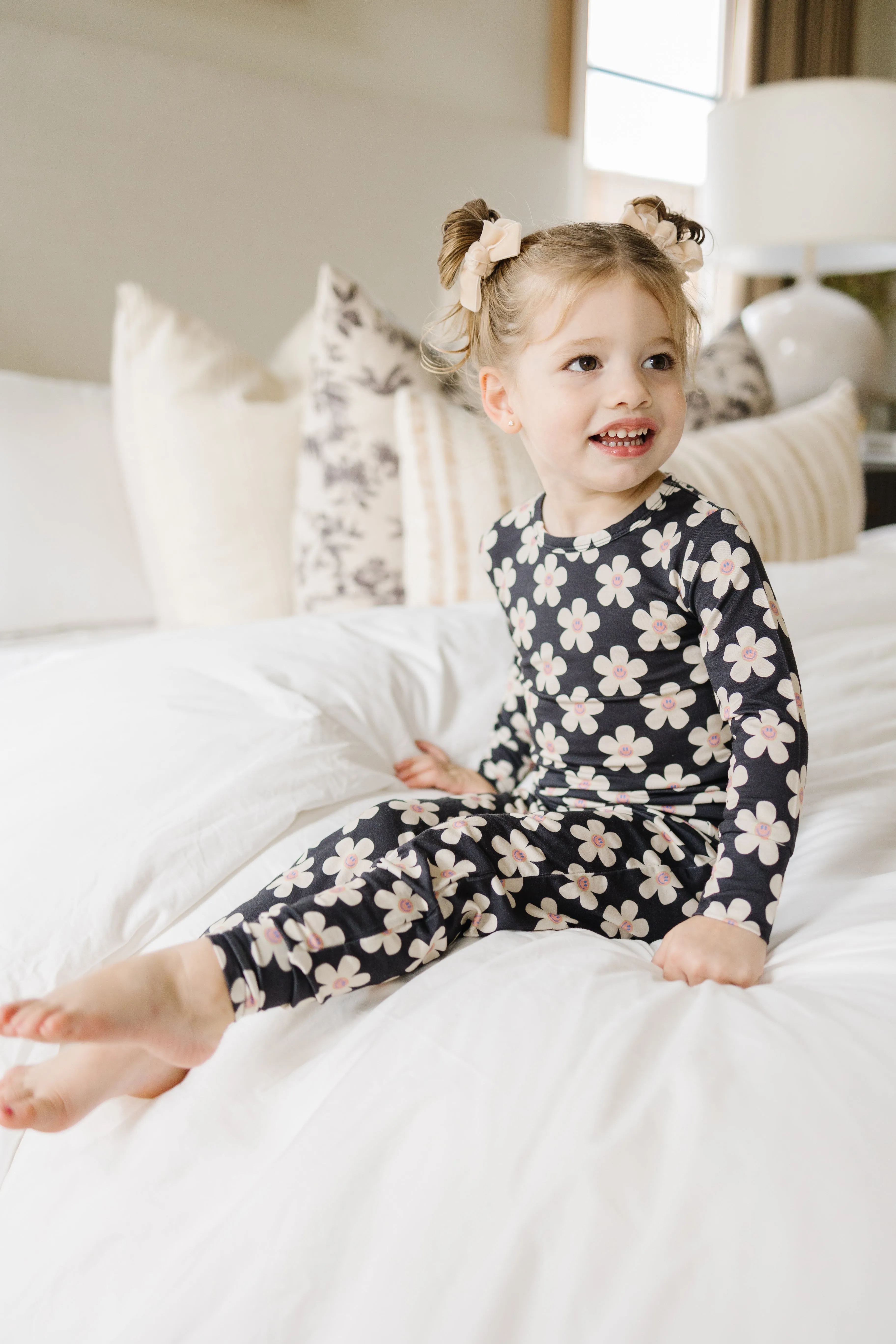 COZYS x DANIELLE EILERS CHARCOAL DAISIES | LONG SLEEVE