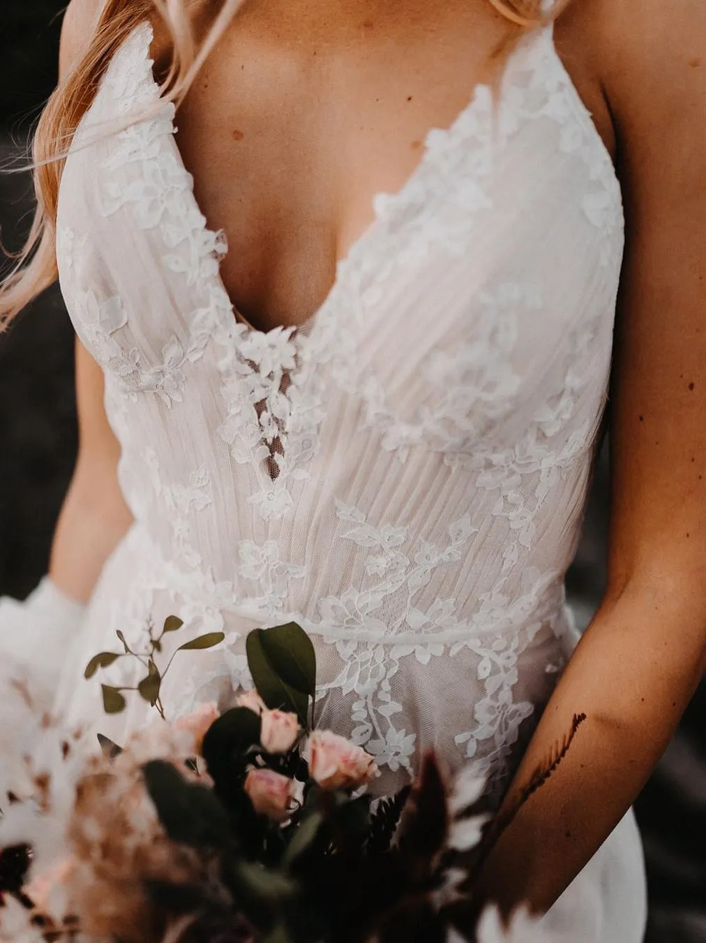 Elegant Long Tulle Halter Neckline Backless A-line Wedding Dresses With Appliques WD499
