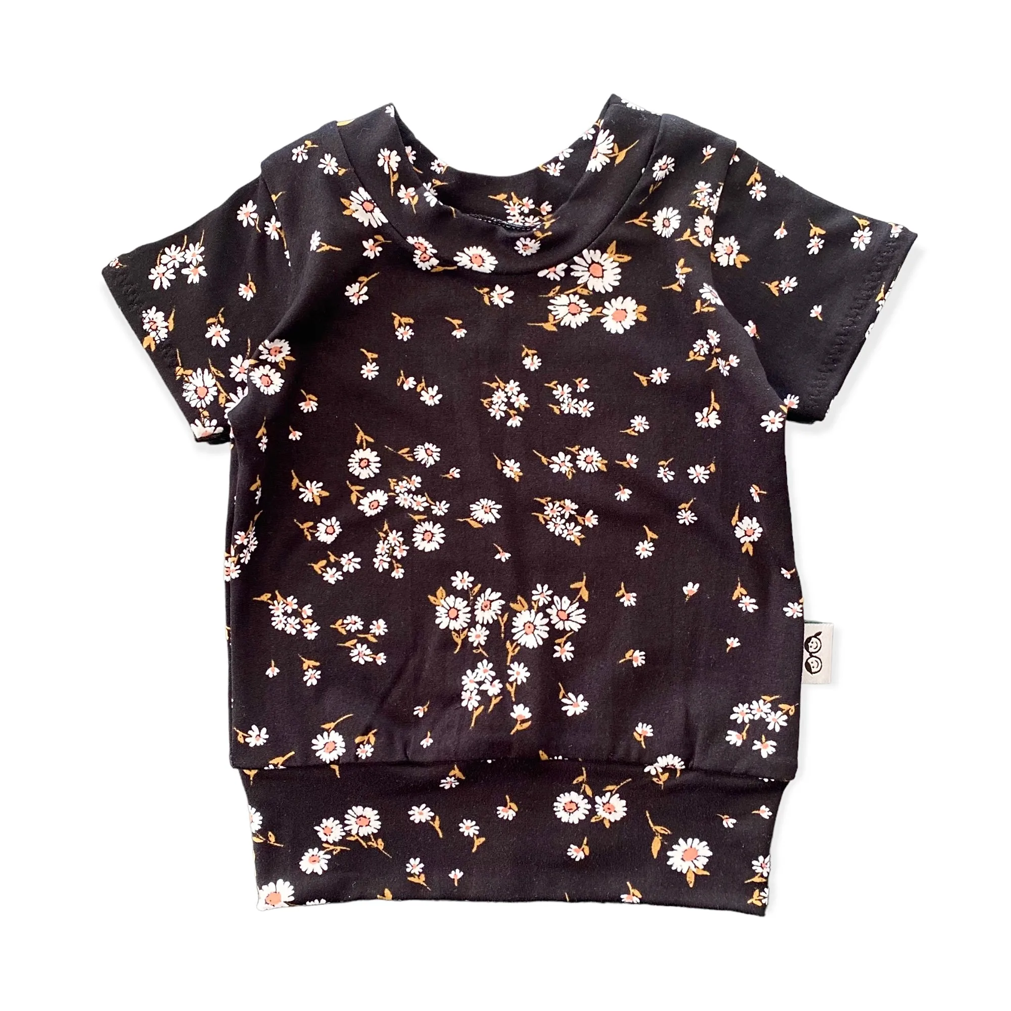 Field of Daises on Black Summer Lounge Set