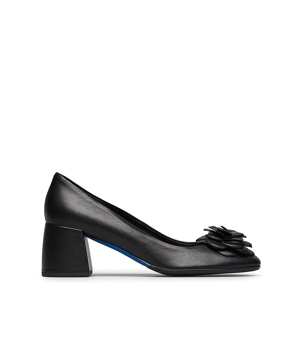 leather flower decorated black leather pump