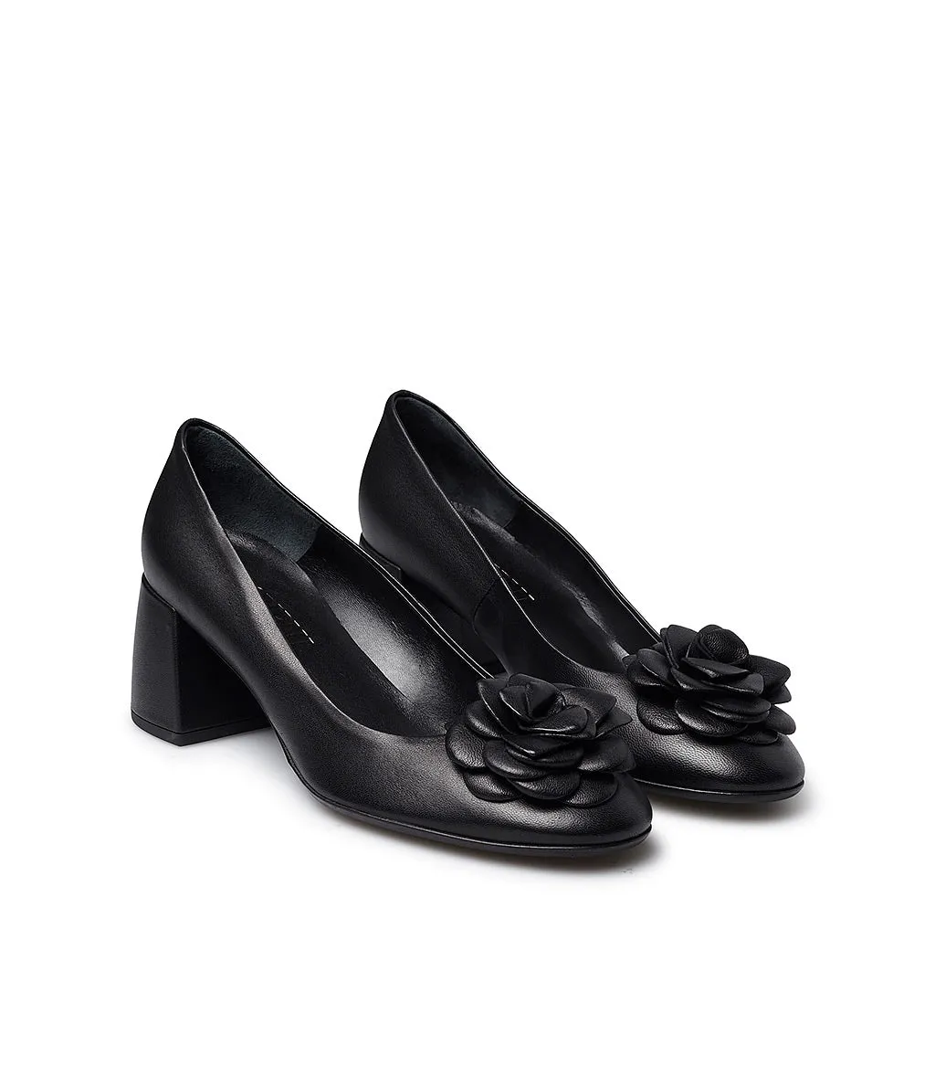 leather flower decorated black leather pump
