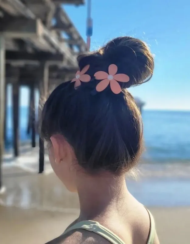 Matte flower hair clips in peach