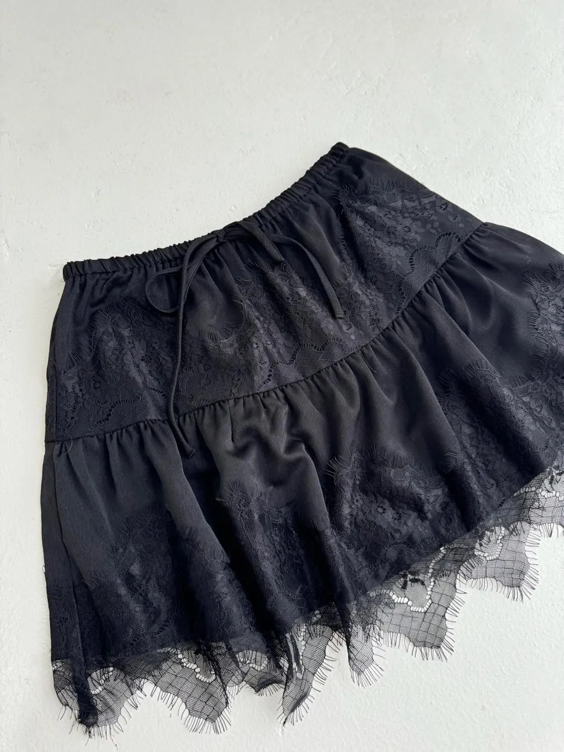 Meiweileya Y2k Lace Mini Skirts for Women Low Rise Pleated Half Slip Skirt Under T Shirt Ruffle Aesthetic Short Skirts