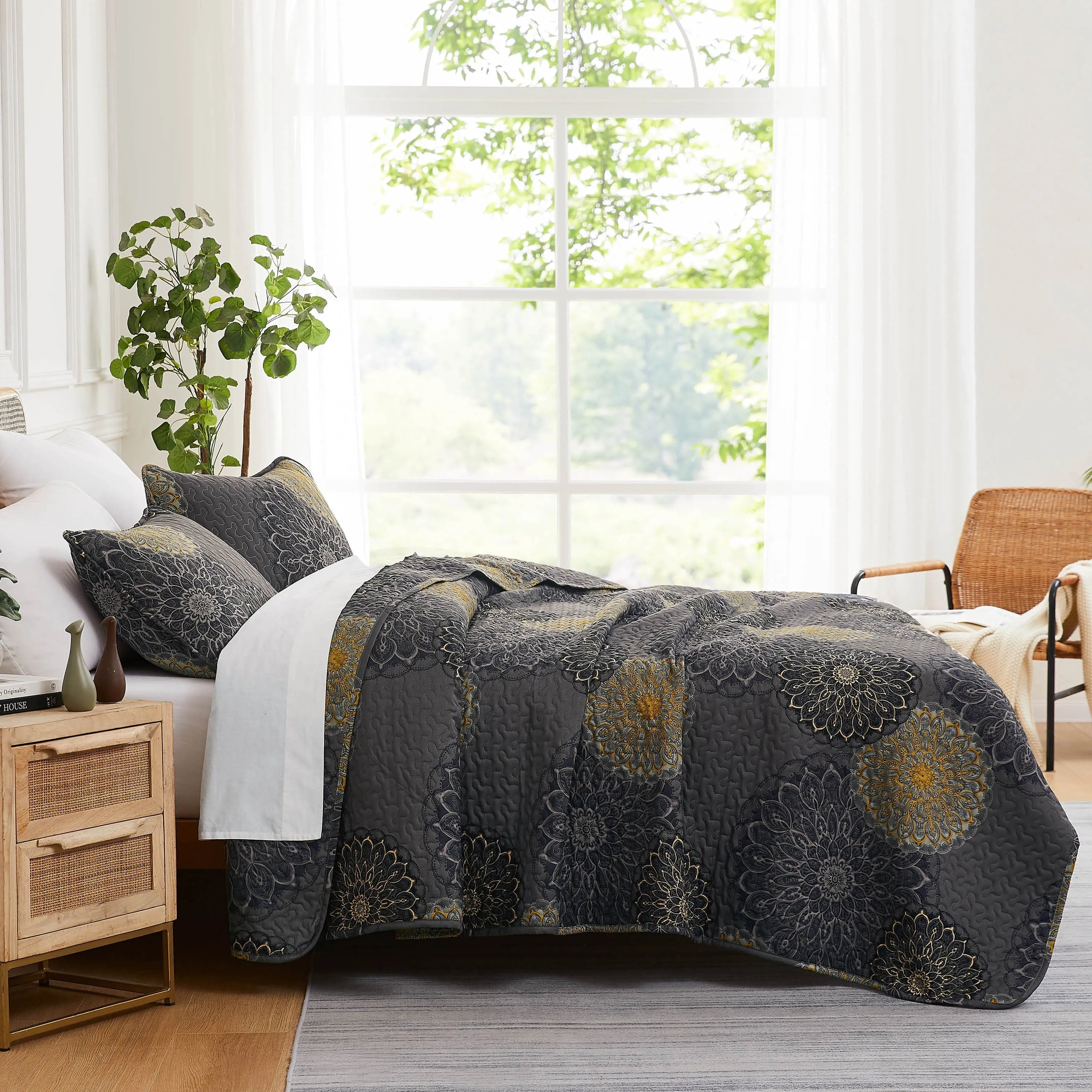 Midnight Floral Quilt Set