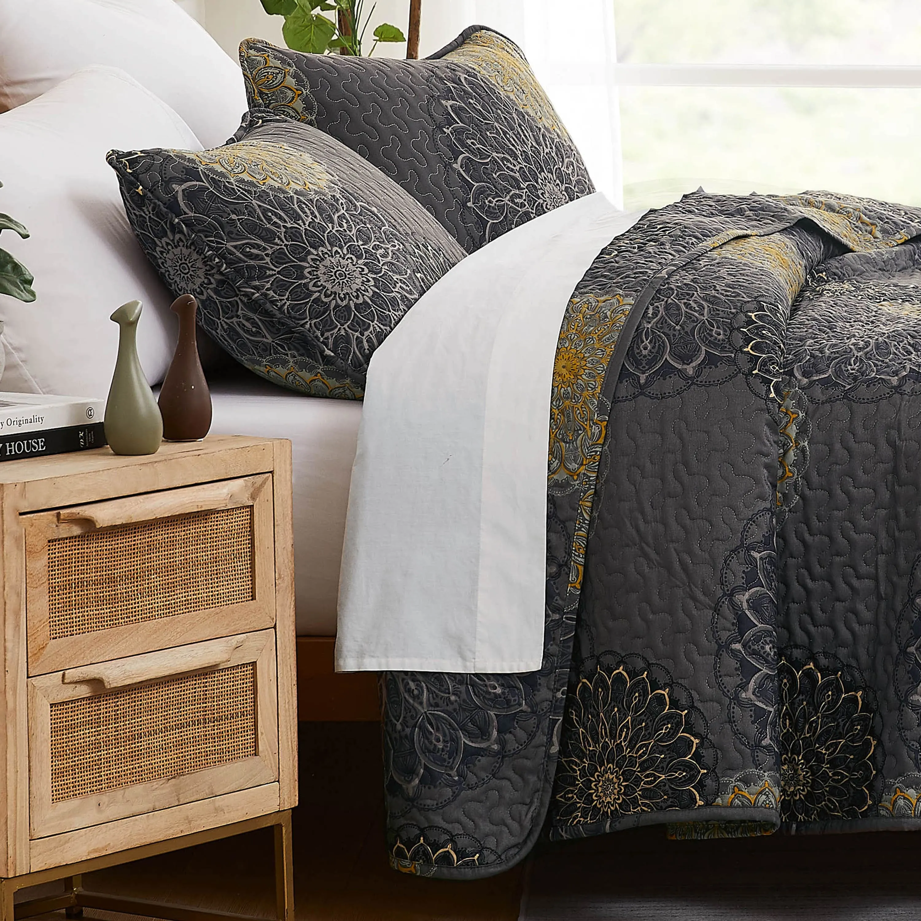 Midnight Floral Quilt Set