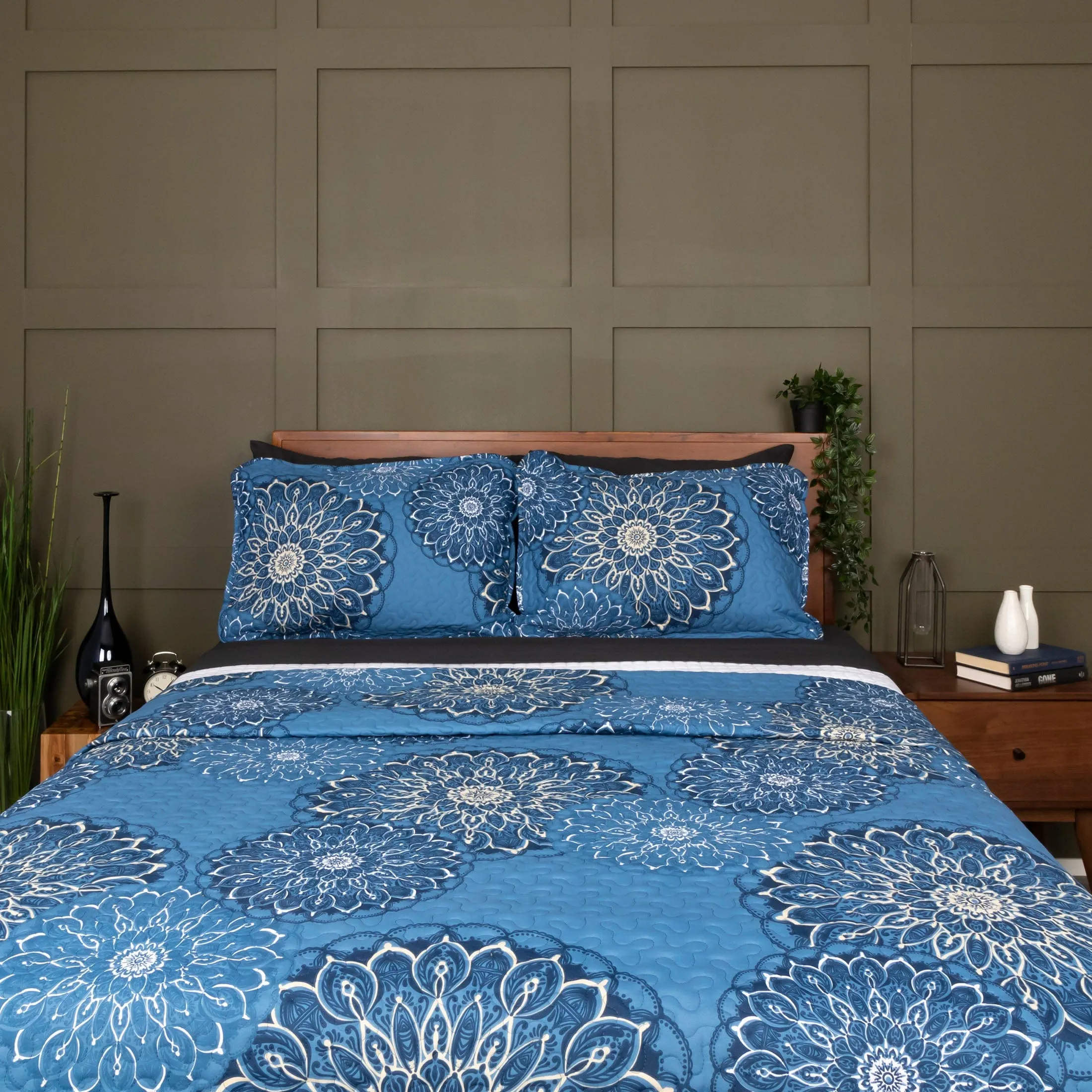 Midnight Floral Quilt Set