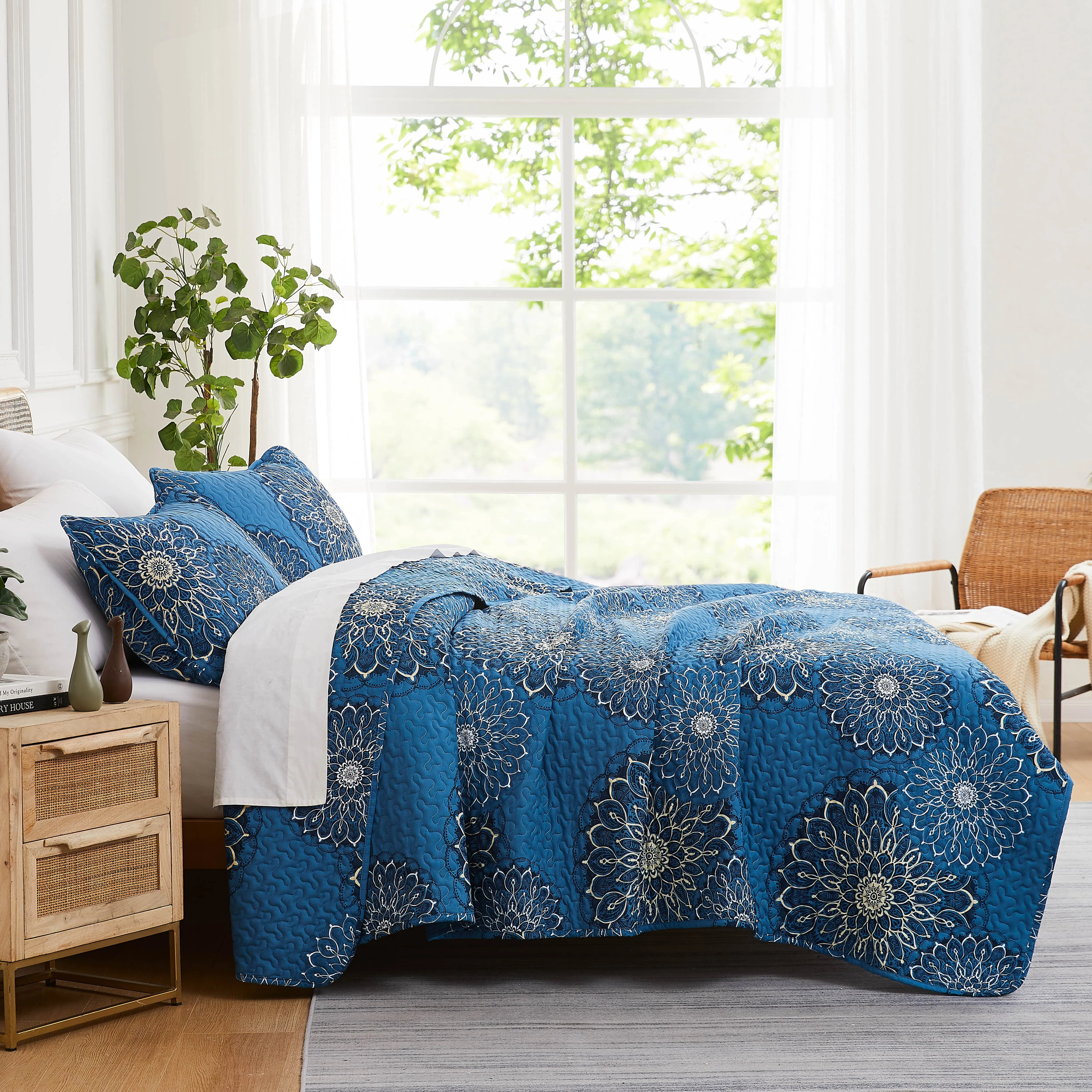 Midnight Floral Quilt Set