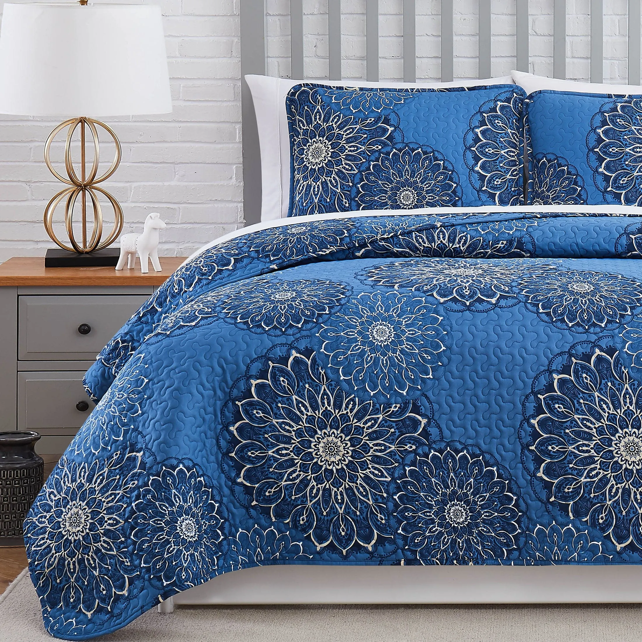 Midnight Floral Quilt Set