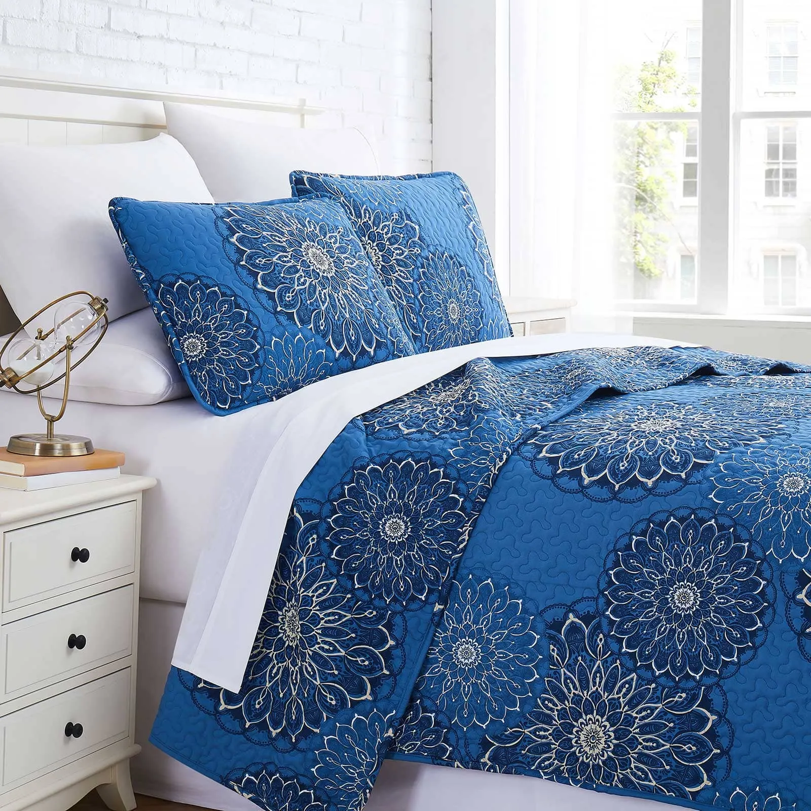 Midnight Floral Quilt Set