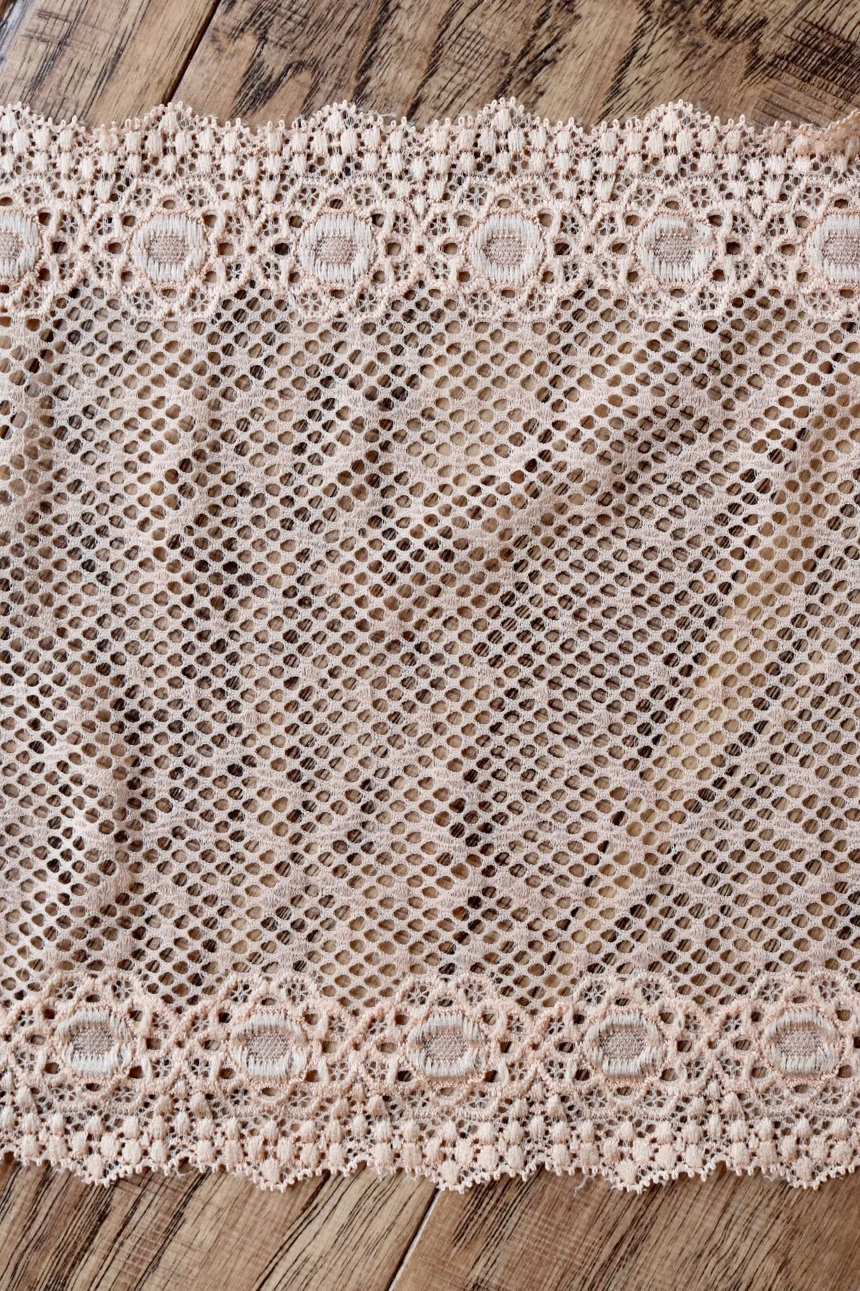 Pearl 7.5" Wide Stretch Lace