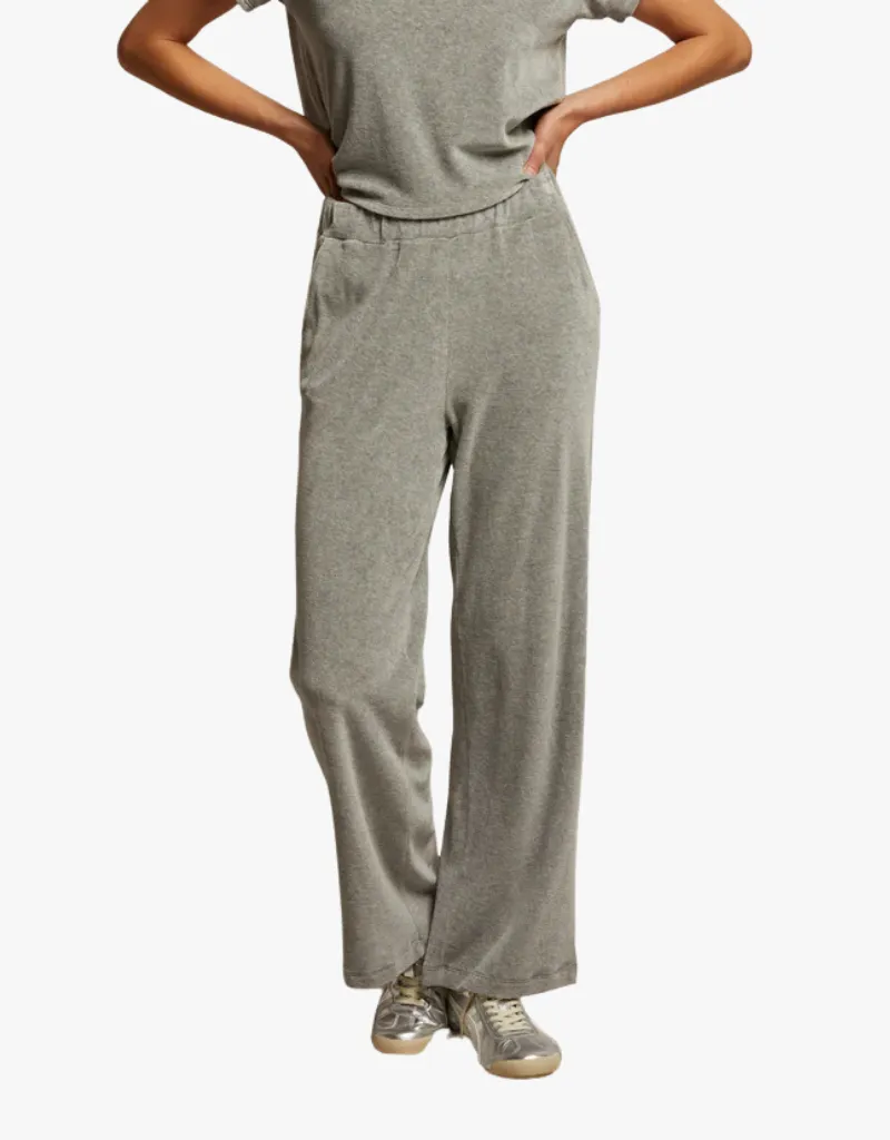 Perfect White Tee Holly Velour Wide Leg Sweatpants in Heather Grey