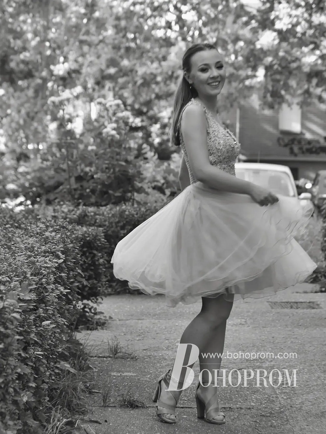 Romantic Tulle V-neckline A-line Homecoming Dresses With Beaded Appliques HD479
