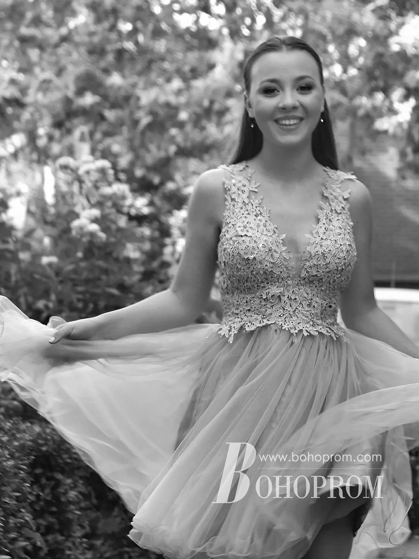 Romantic Tulle V-neckline A-line Homecoming Dresses With Beaded Appliques HD479