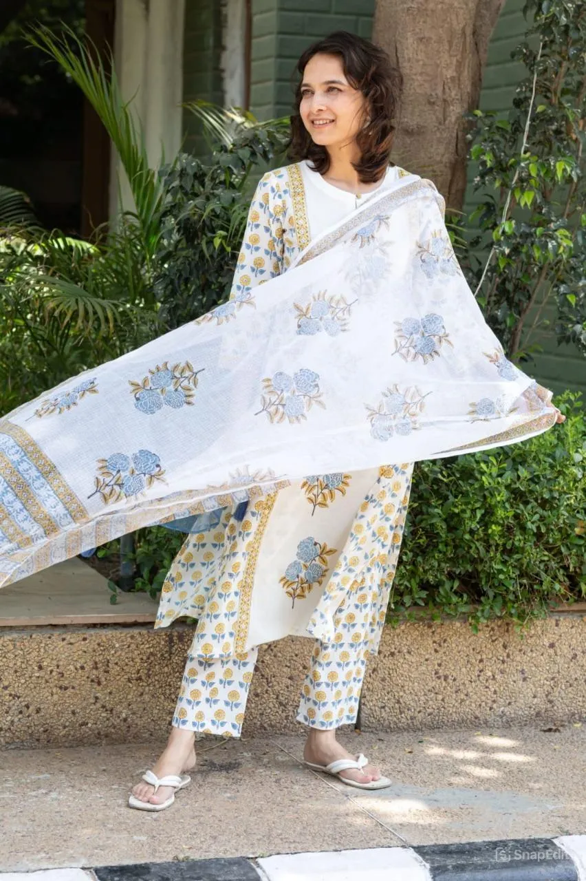 Women's Floral Kurta Pant Dupatta Set - Cotton (60/60)
